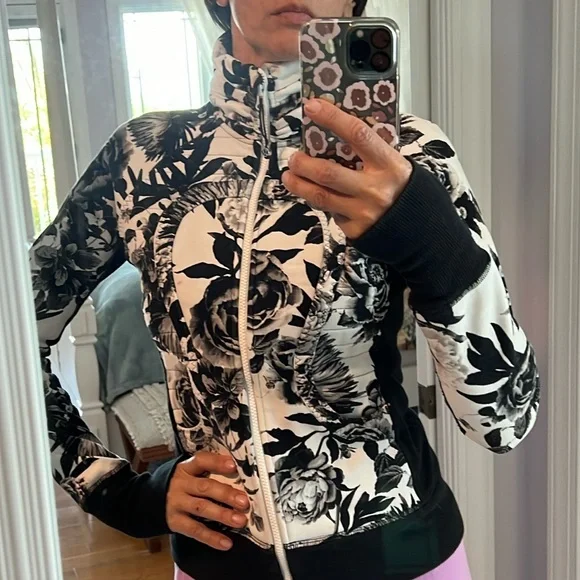 Lulu lemon sweater - Picture 1 of 11